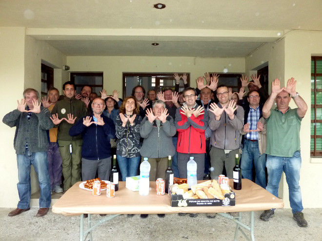 Los participantes de la jornada se unieron al gesto “efecto mariposa” en la celebración del Día Europeo de la Red Natura.