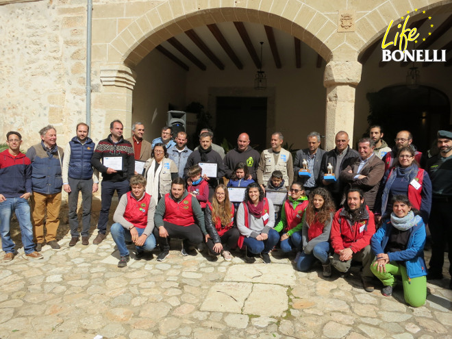 Foto de grupo de los nuevos miembros de la Red de Apoyo a LIFE Bonelli y de los nuevos padrinos del proyecto.