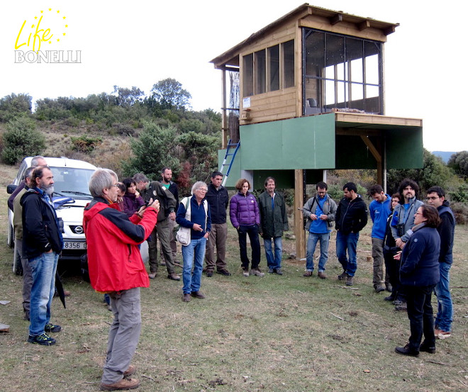 Momento de la charla del grupo a pie de hacking, en la Foz de Lumbier (Foto: Carmelo Fernández). 