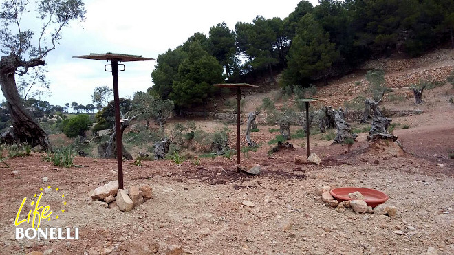 Zona de alimentación de las tres plataformas, con la bañera en el suelo.